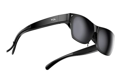 Los NXTWEAR AIR de TCL, que funcionan como gafas y como monitor secundario de una computadora o teléfono móvil, prometen ofrecer una experiencia similar a una sala de cine con sus dos pantallas Micro OLED y un sistema de audio estéreo