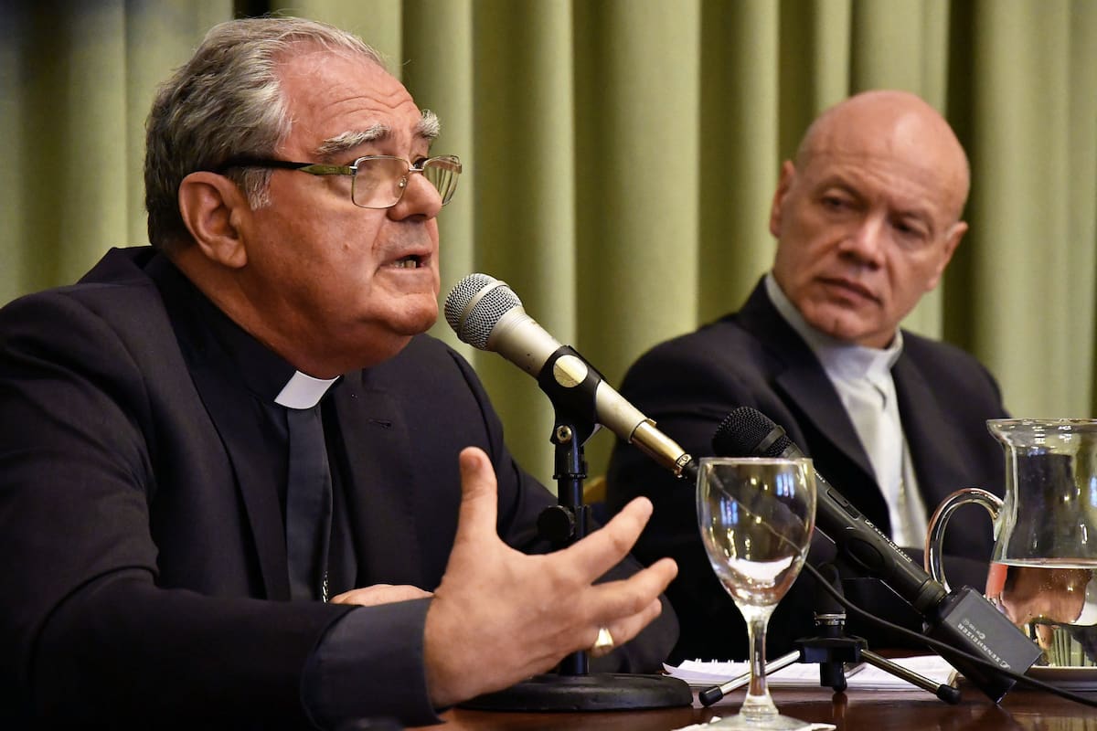 Los obispos Ojea y Caride, ayer, al presentar un informe en el Episcopado