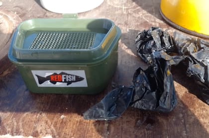 Los objetos hallados por Prefectura durante los rastrillajes hechos entre el domingo y el martes entre Pinamar Norte y Nueva Atlantis