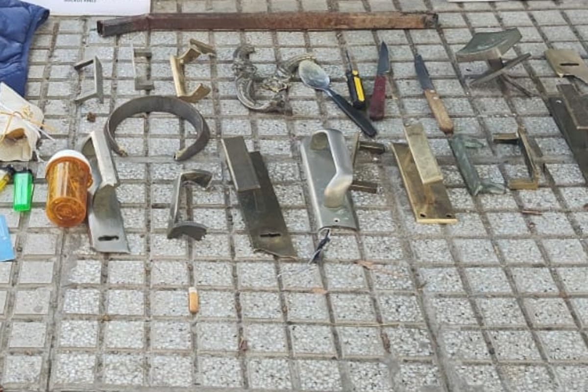 Los objetos secuestrados a uno de los detenidos.