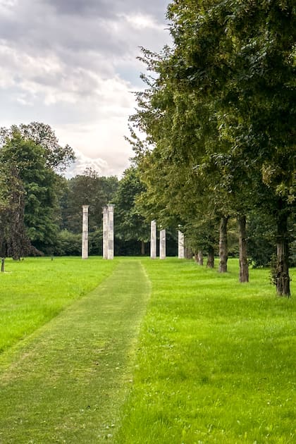 Los objetos verticales ayudan a generar un recorrido visual y desarrollar situaciones de paseo en el jardín