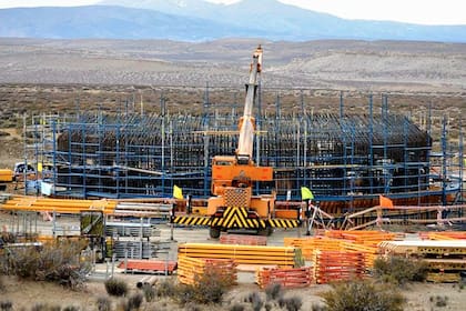 Los obreros avanzan en el paraje neuquino Bajada del Agrio en la construcción de una estación espacial china
