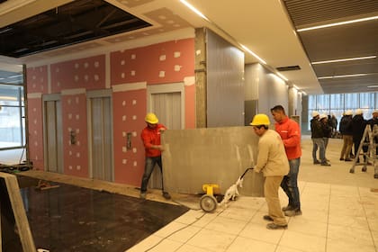Los obreros continúan trabajando