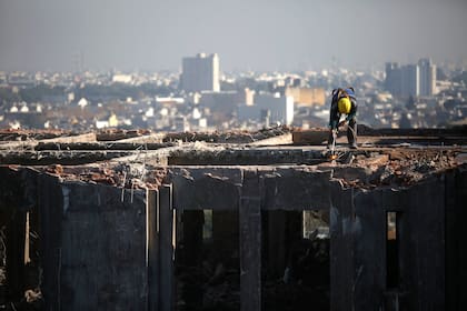 Los obreros recibieron capacitación para trabajar en una técnica de demolición poco habitual