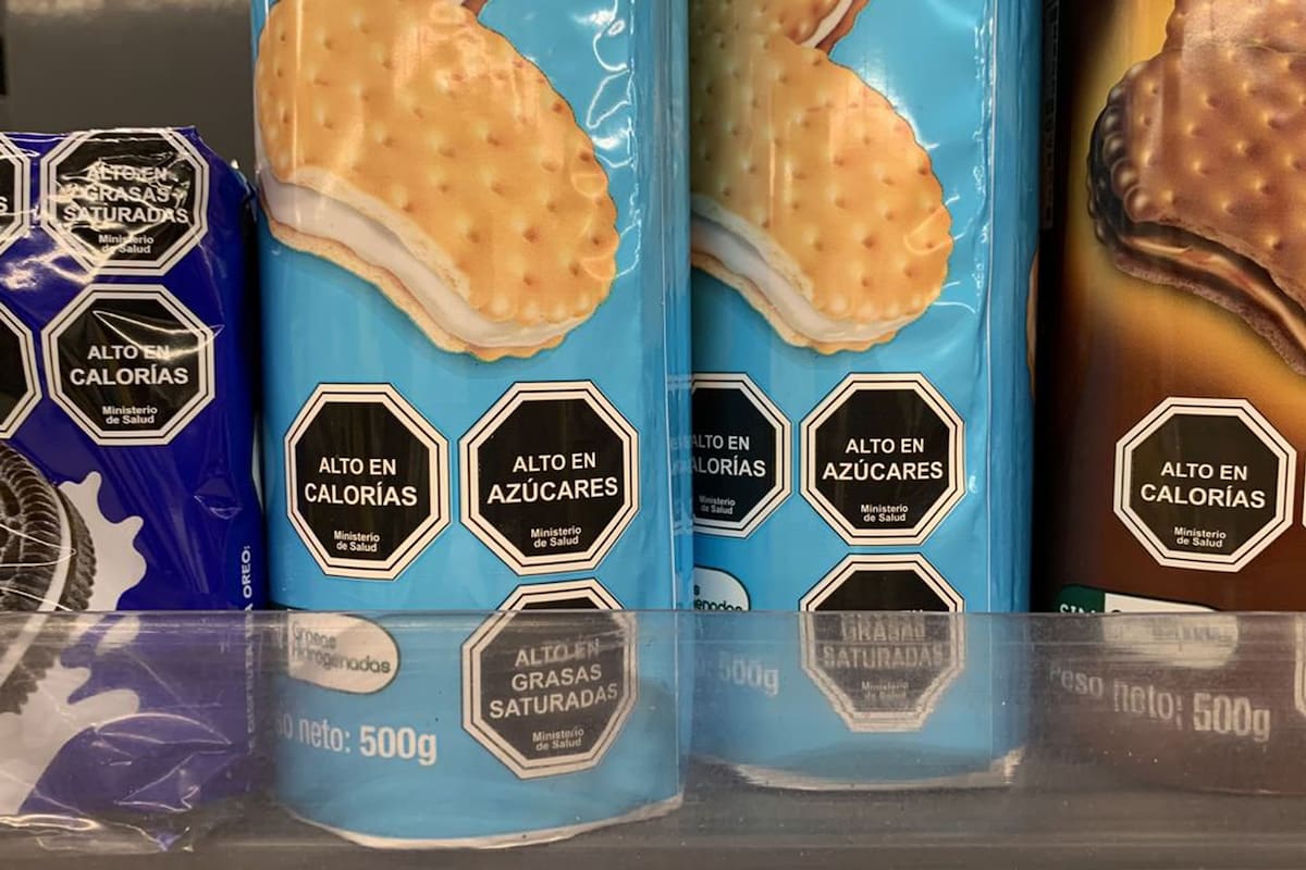 Los octógonos advierten la alta presencia de calorías, azúcares o grasas saturadas