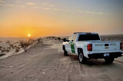 Los oficiales arrestaron a estas personas en tres operativos distintos