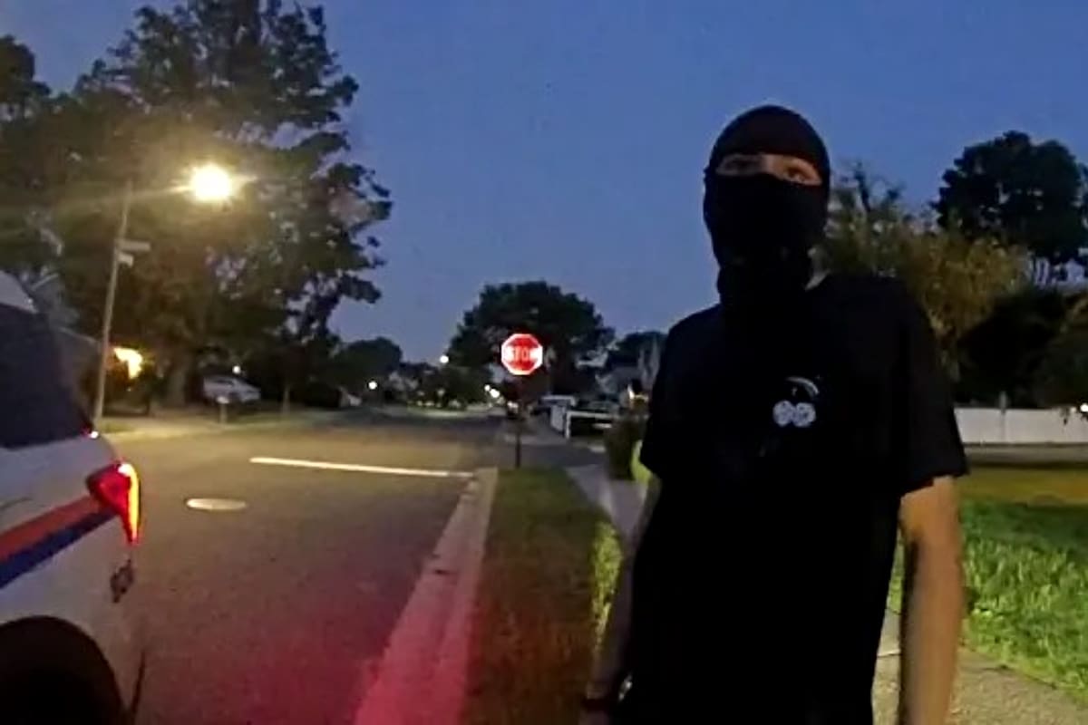 Los oficiales de la policía de Nassau respondieron a reportes de un hombre sospechoso que portaba mascarilla