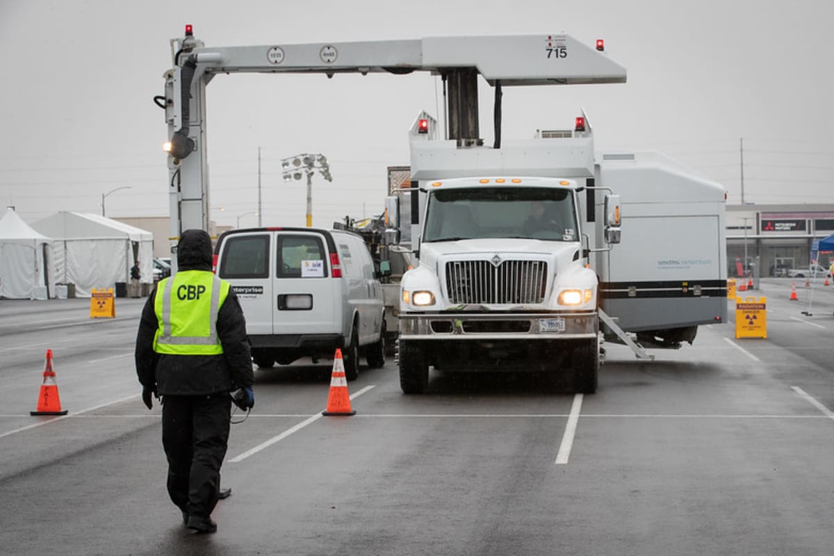 Los oficiales del CBP hallaron paquetes ilegales dentro de una Chevy 2017 (imagen ilustrativa)