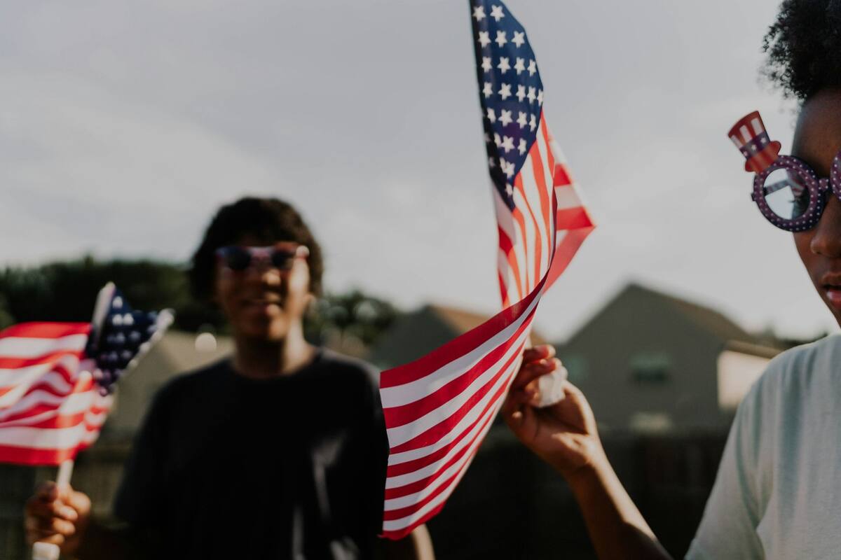 Los oficiales del Uscis revisan los antecedentes y evalúan el comportamiento de quienes solicitan la ciudadanía estadounidense (Unsplash)