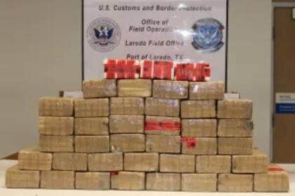 Los oficiales federales hallaron 40 paquetes de metanfetamina valuados en 2,6 millones de dólares
