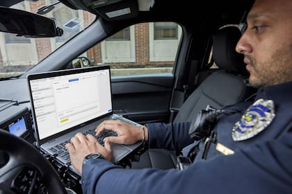 Los oficiales tendrán ayuda de la IA para redactar sus informes en el menor tiempo posible