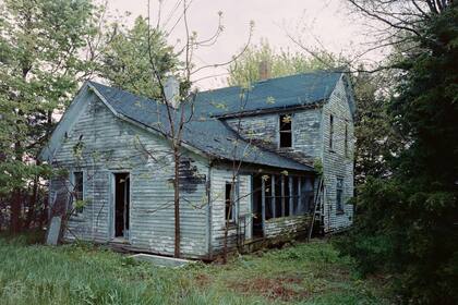 Los okupas aprovechan vacíos legales para ingresar a propiedades abandonadas y hacerse pasar como inquilinos (imagen ilustrativa)
