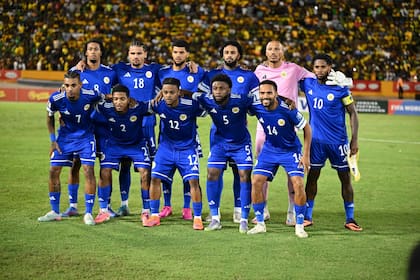 Los once titulares de Curazao para el partido más importante de la historia de la nación centroamericana: el 0-0 en Jamaica que la llevó a su primer Mundial de fútbol.