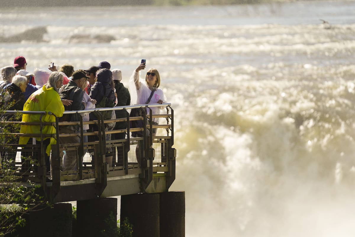 Los operadores turísticos argumentan que un evento para 60 personas en lugares como el balcón de la Garganta del Diablo, al atardecer, cuando el parque ya cerró al público, no genera impacto adicional