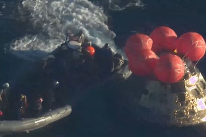 Los operativos de rescate en la cápsula Orión