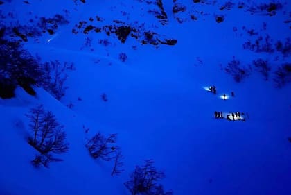 Los operativos para encontrar al tercer accidentado en la avalancha en el Cerro López.