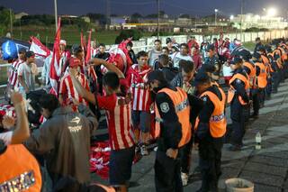 Los policías bonaerenses del fútbol cobrarán $183 por hora
