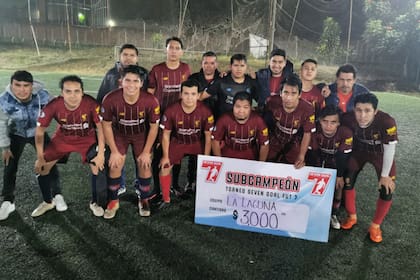 Los organizadores del evento hacen torneos de fútbol de todas las tallas y edades con equipos conformados por vecinos del barrio
