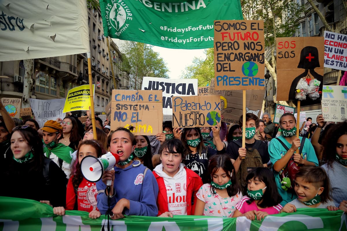 Los organizadores estimaron que 6000 jóvenes marcharon en la ciudad