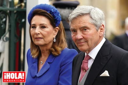 Los padres de la princesa de Gales venden el negocio que los posicionó en la élite social inglesa. Aquí los vemos en la abadía de Westminster, donde acompañaron a Carlos III y Camilla en su coronación.