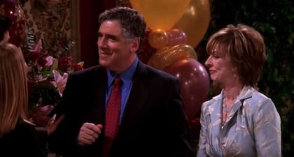 Los padres de Ross y Mónica Geller, Jack y Judy en la serie Foto: Netflix