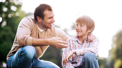 Los padres que se sienten incómodos al hablar de sexo pueden encontrarse en una situación difícil