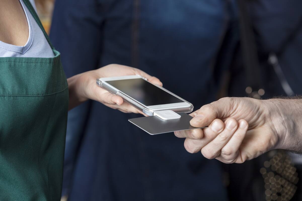Los pagos móviles lograron desarrollarse en el mercado gracias a la irrupción y auge de los teléfonos móviles durante la última década