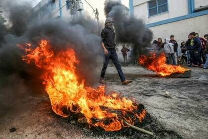 Los palestinos se manifestaron hoy en contra del acuerdo en Gaza y Cisjordania
