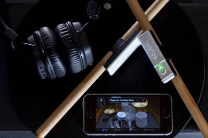 Los palillos con sensores y app de Senstroke, un recurso tecnológico ideal para los aficionados a la percusión