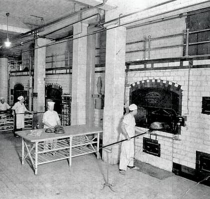 Los panaderos trabajando