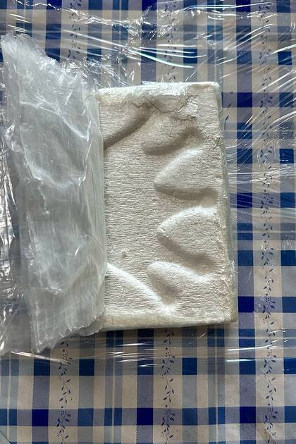 Los panes de cocaína llevaban impresos, en bajorrelieve, imágenes de coronas