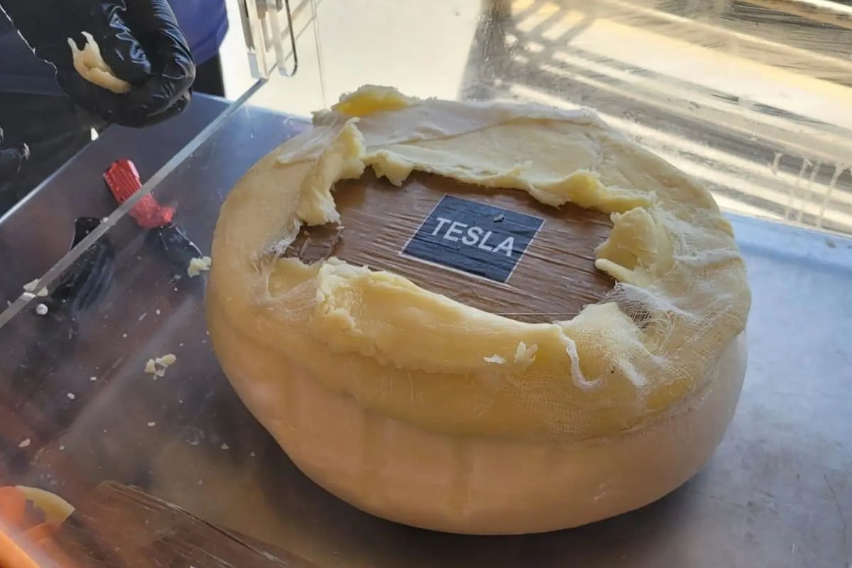 Los paquetes que iban escondidos dentro de grandes ruedas de queso sumaron un peso de ocho kilos