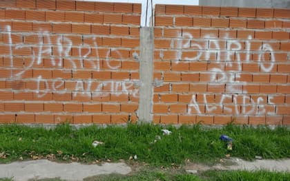 Los paredones del barrio en La Plata