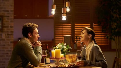 Los parlantes Bluetooth de Sony se enroscan a un portalámparas convencional