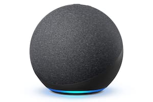 Los parlantes Echo permiten interactuar con el asistente digital de Amazon, llamado Alexa