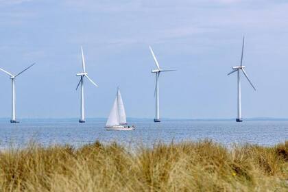 Los parques eólicos producen energía, y esa energía se extrae del aire