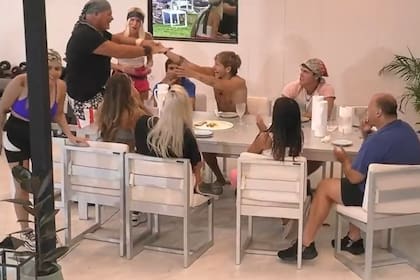 Los participantes de Gran Hermano celebran el cumpleaños de Alfa