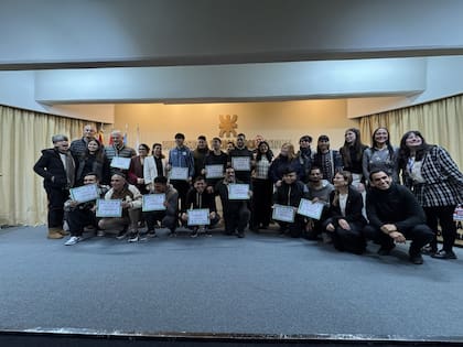 Los participantes del programa de reconversión laboral recibieron sus certificados en un acto realizado en la Universidad Tecnológica Nacional Regional Córdoba