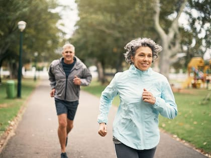 “Los participantes que realizaron entre 90 y 119 minutos de entrenamiento de fuerza a la semana presentaron un riesgo de muerte por cualquier causa un 13% menor”, según destacó ScienceDaily en su reporte sobre el estudio