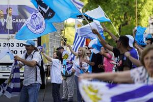 Uruguay gira a la centroderecha tras 15 años: Lacalle Pou selló su victoria