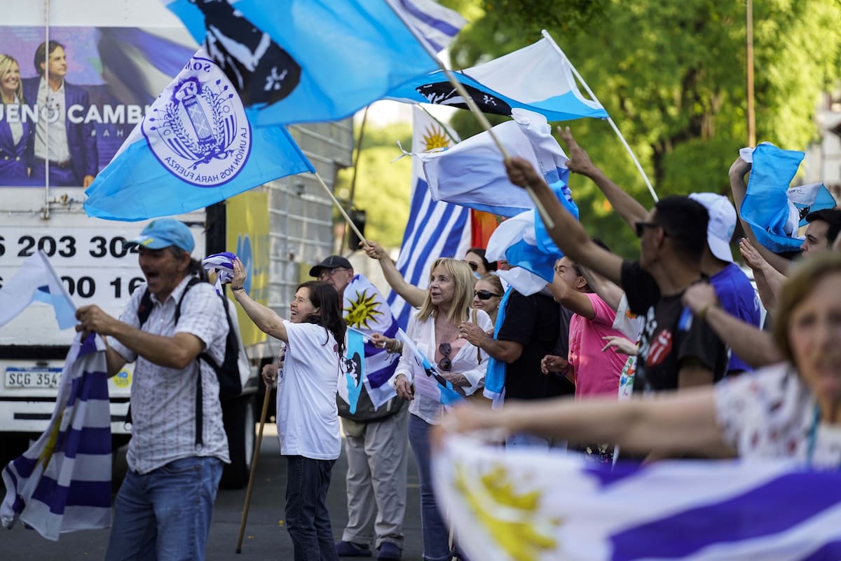 Los partidarios de Lacalle Pou festejaron el triunfo en Montevideo