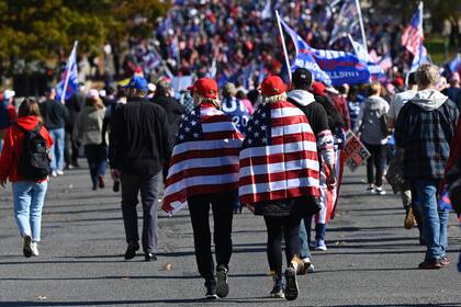 Los partidarios del presidente de Estados Unidos, Donald Trump, se manifestaron en Washington, DC, el 14 de noviembre de 2020, y respaldan la afirmación de Trump de que las elecciones del 3 de noviembre fueron fraudulentas
