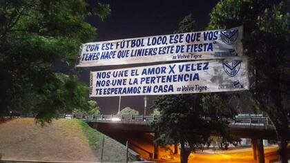 Los pasacalles pidiendo la vuelta de Gareca que aparecieron en las inmediaciones del estadio José Amalfitani