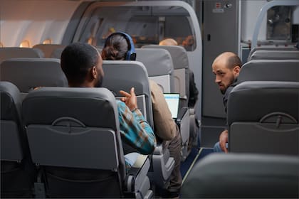 Los pasajeros conversadores también entran dentro de las conductas más molestas
