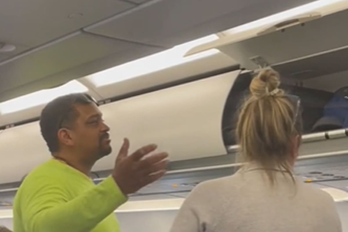 Los pasajeros de un vuelo votaron para que una mujer fuera echada de un vuelo en el aeropuerto de Trenton, Nueva Jersey, en EE.UU.