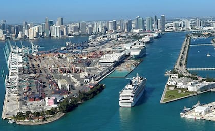 Los pasajeros del crucero tuvieron que pasar una noche en el puerto de Miami sin poder desembarcar