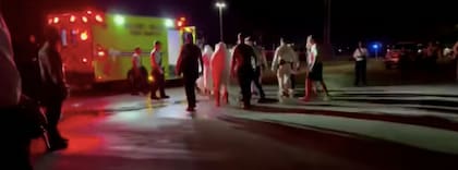 Los pasajeros, en su mayoría adolescentes, fueron trasladados a hospitales cercanos, dos de ellas permanecen graves