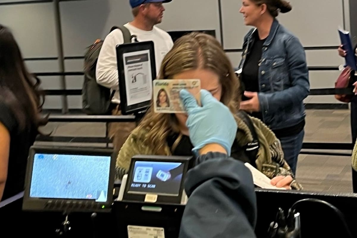 Los pasajeros que aún no tengan una Real ID u otra identificación válida por la TSA podrían sufrir retrasos y revisiones adicionales