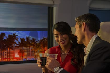 Los pasajeros que viajen en la categoría Premium tendrán aperitivos y bebidas de cortesía durante todo el viaje