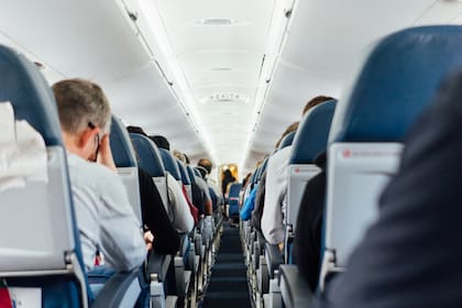Los pasajeros se mantuvieron atentos a las acciones del azafato